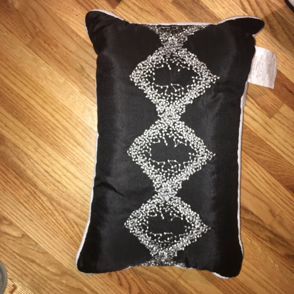 Decorative pillows - Picture 6 of 6